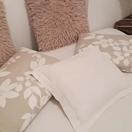 Sea & City - 10 Min Drive To The Beach & Athens Airport Appartamento *