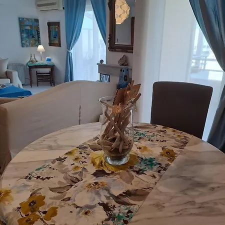 Sea & City - 10 Min Drive To The Beach & Athens Airport *