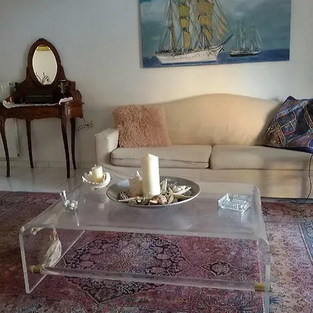 Sea & City - 10 Min Drive To The Beach & Athens Airport Appartamento Markópoulon